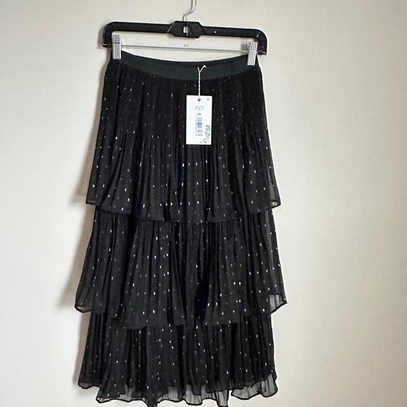 Chelsea & Violet Women’s Layered Shimmer Black Gold Elastic Waist Band Skirt